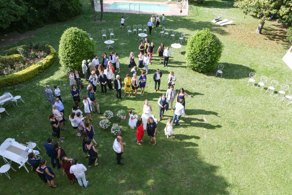 Cocktail de mariage dans le parc du Château de Riveneuve - Location château mariage Pamiers 