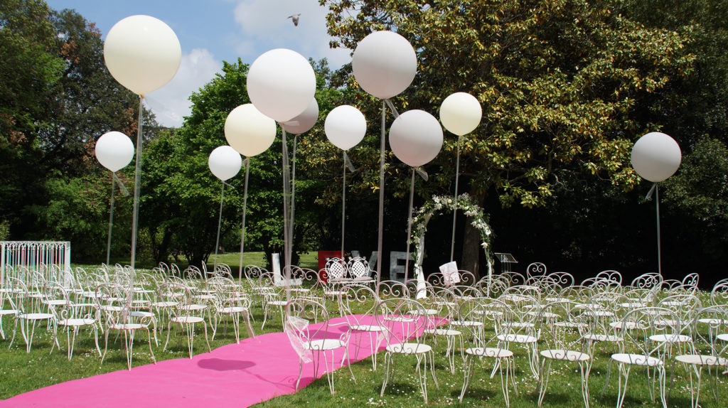 Cérémonie laïque de mariage dans le parc du Château de Riveneuve - Château mariage Ariège proche Toulouse