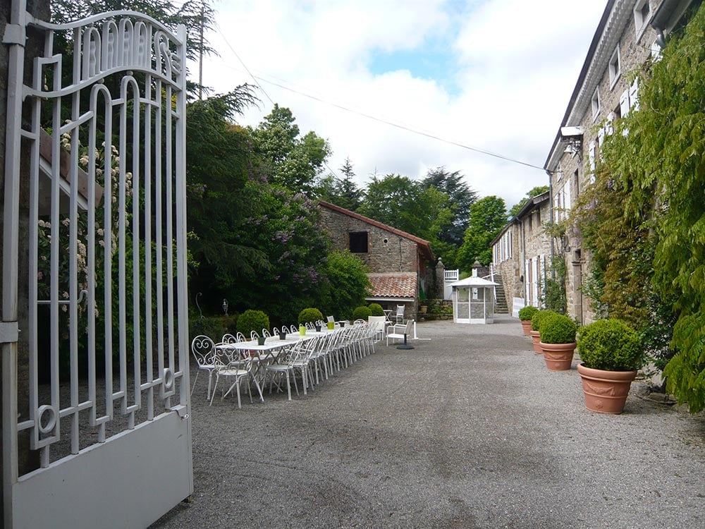 Cour du Château de Pralong