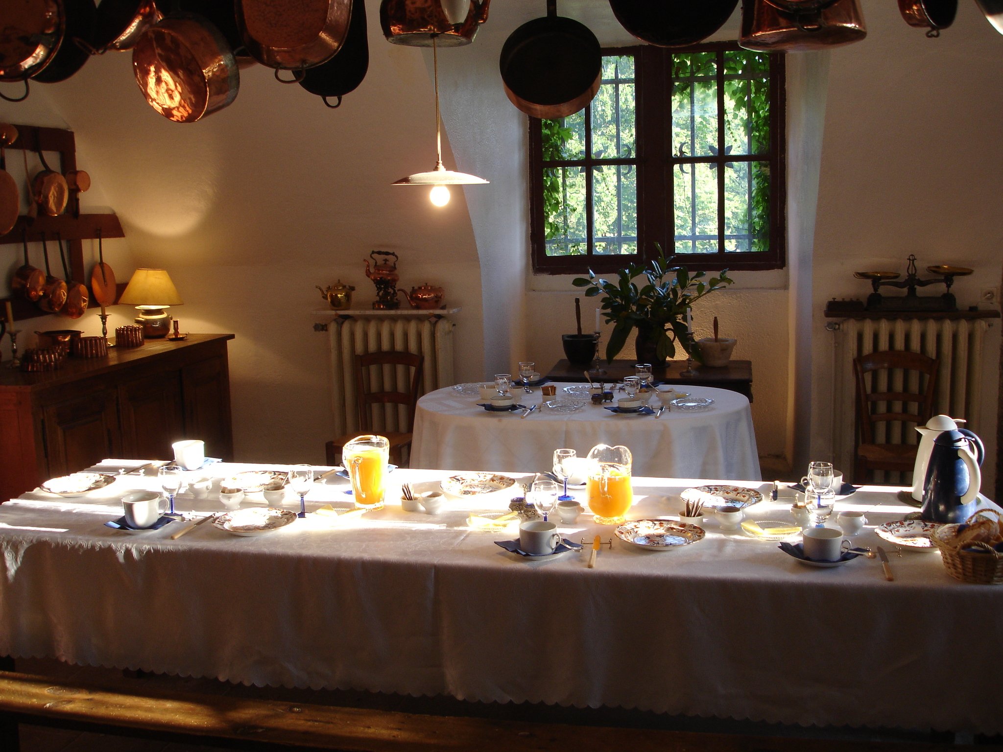 petit déjeuner dans la grande cuisine