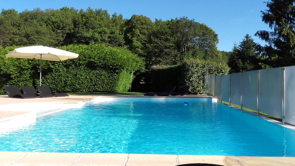 Château de La Ménaudière - The pool in summer