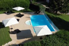 Château de La Ménaudière - La piscine en été