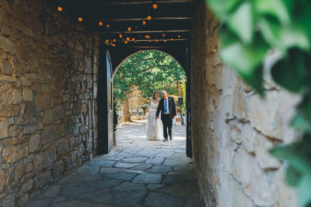 Modern Wedding Takes Centre Stage at Chateau Roussillon