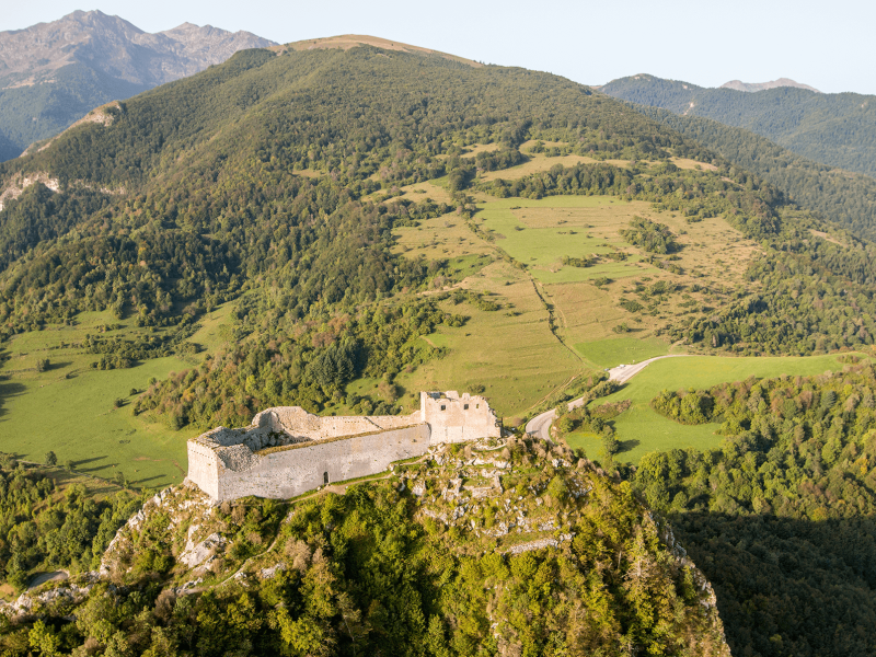 Vue aérienne du château de Montségur