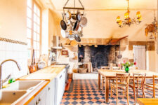 La cuisine avec espace repas