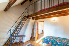 Une chambre au deuxième étage.