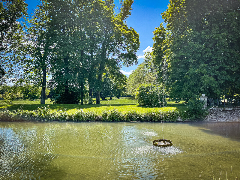 Le bassin du Chateau Rubelles.