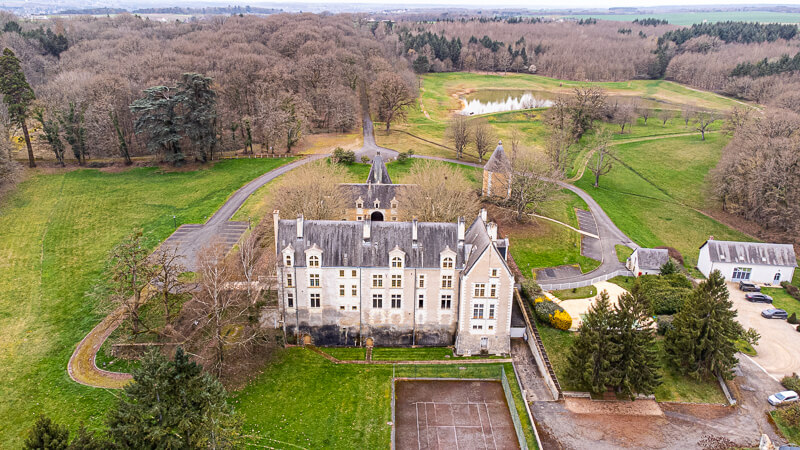 Château de La Ménaudière - La domaine au printemps