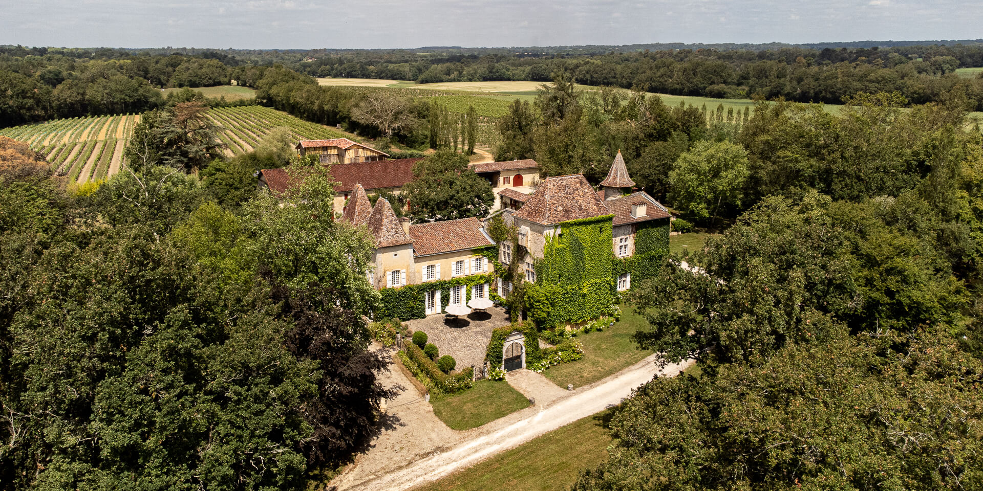 Vue aérienne de la façade du Château Briat