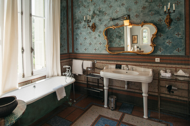 Bathroom in the château de Rocabella