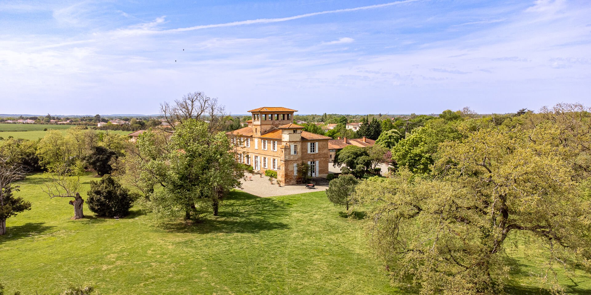 Ensemble de dessus de château d'anniversaire de 14 Algeria