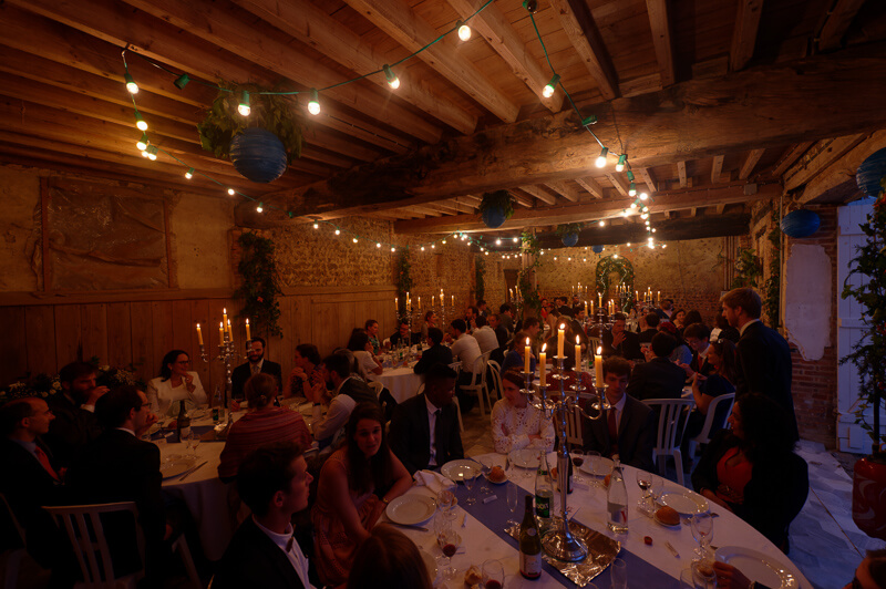 Diner de mariage aux chandelles dans le château de Villers-en-Ouche