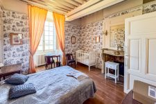 Chambre du château de Collanges - hébergement de groupe à louer dans un château bourguignon