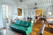 Grand salon du château de Collanges - château à louer pour retrouvailles entre amis ou en famille