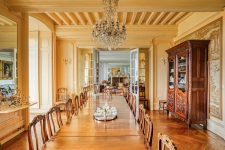 Salle à manger du château de Collanges - hébergement de charme à louer en Bourgogne, entre Cluny et Paray-le-Monial