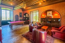 Salle de billard du Château de Collanges - séjour privé dans un château à louer pour événement familial