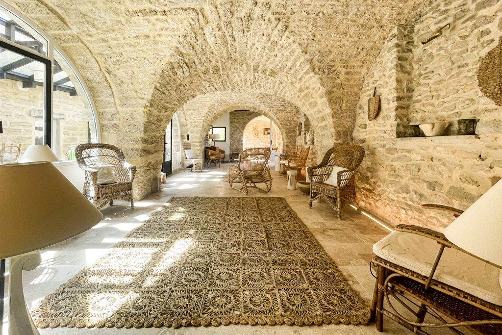 Château Les Boissières à louer, 12 chambres, hébergement 26 personnes