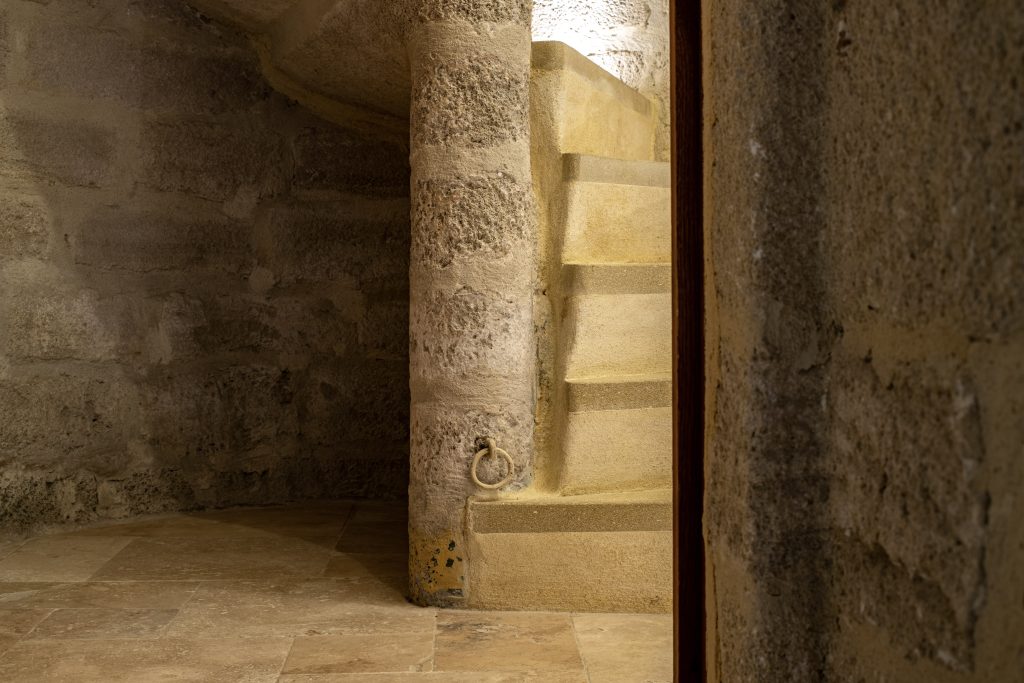Château Les Boissières à louer, 12 chambres, hébergement 26 personnes