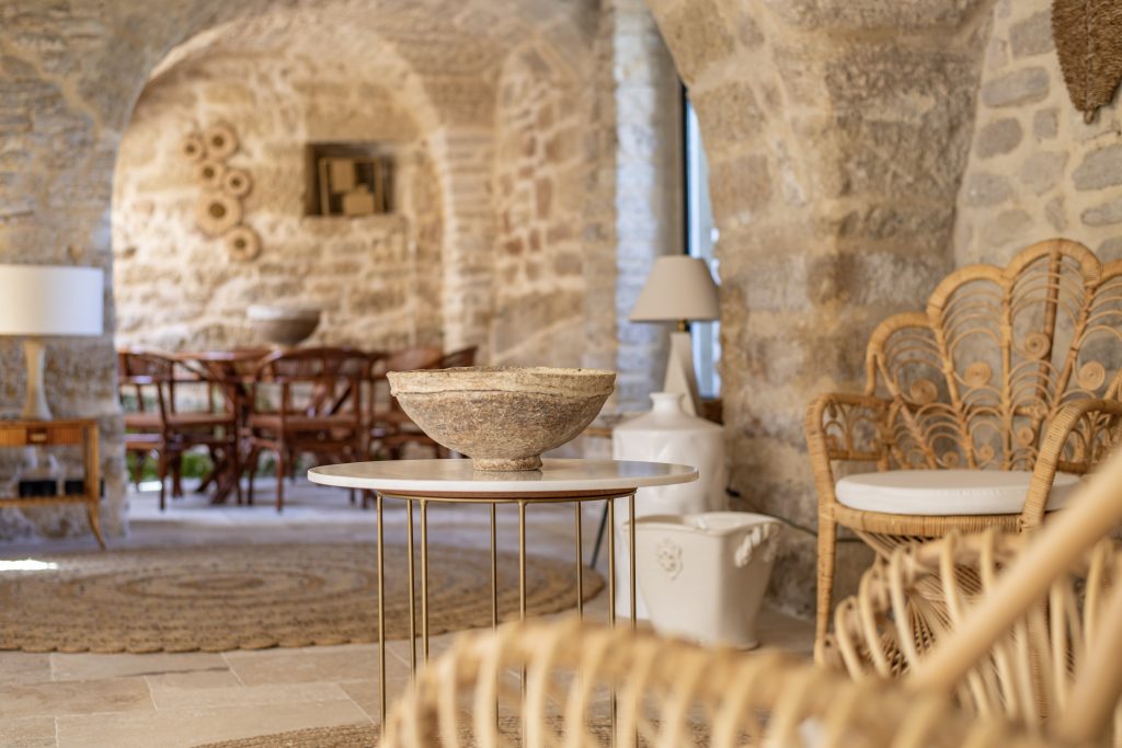 Château Les Boissières à louer, 12 chambres, hébergement 26 personnes