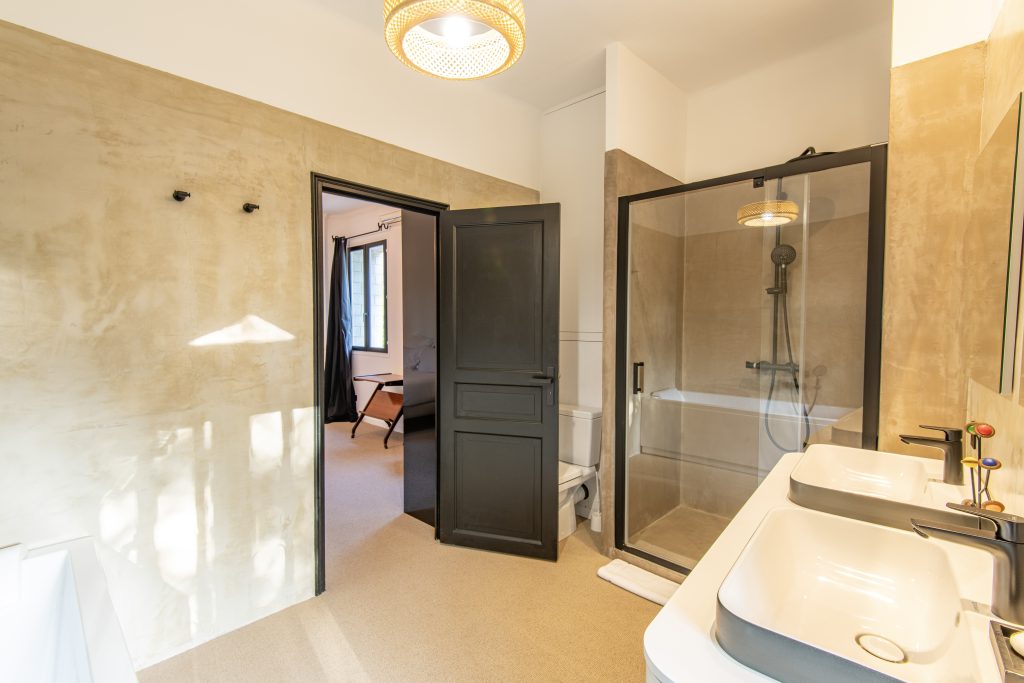 Château Les Boissières à louer, 12 chambres, hébergement 26 personnes