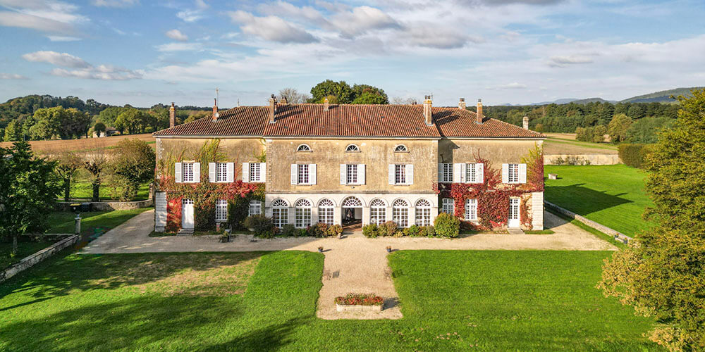 Facade sud du chateau de montplaisant automne 25 c AG Histoires de patrimoine