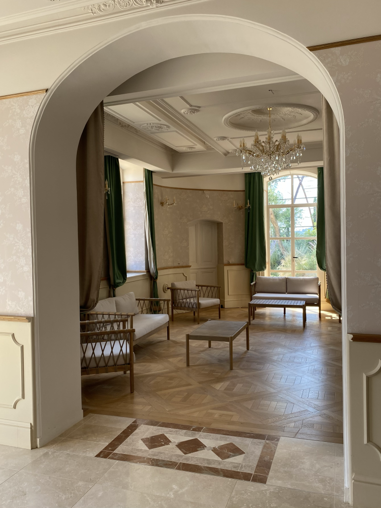 Location château de Carqueiranne en Provence, réception jusqu'à 200 invités, hébergement 50 personnes