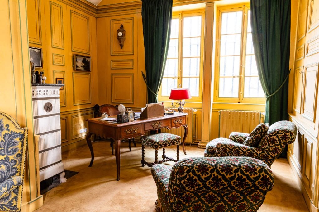 Vézelay Castle for rent, less than 3 hours from Paris; accommodates up to 150 guests