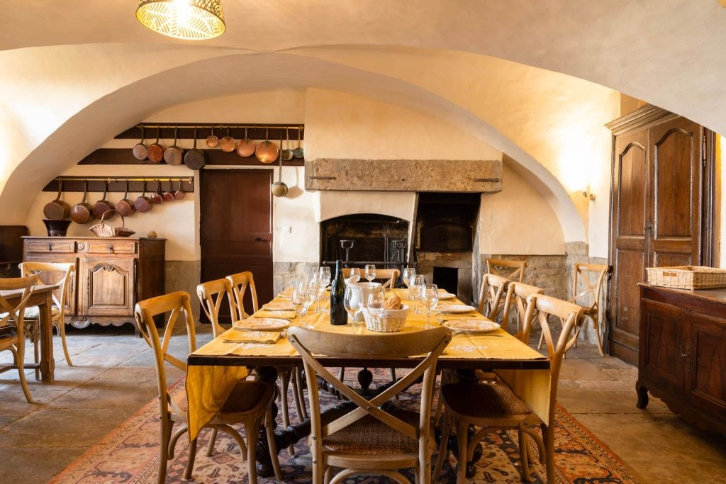 Vézelay Castle for rent, less than 3 hours from Paris; accommodates up to 150 guests