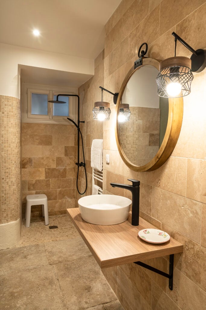 Room with a shower, sink, and toilet that meet accessibility standards for people with disabilities. Accessible by elevator.