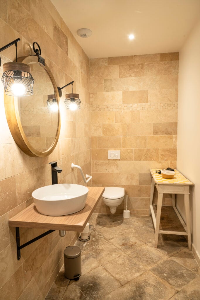 Room with a shower, sink, and toilet that meet accessibility standards for people with disabilities. Accessible by elevator.