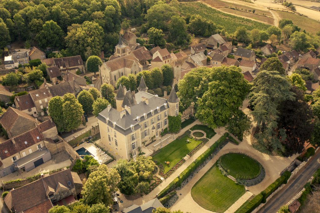 Château de Vézelay à louer à moins de 3h de Paris, réception jusqu'à 150 invités