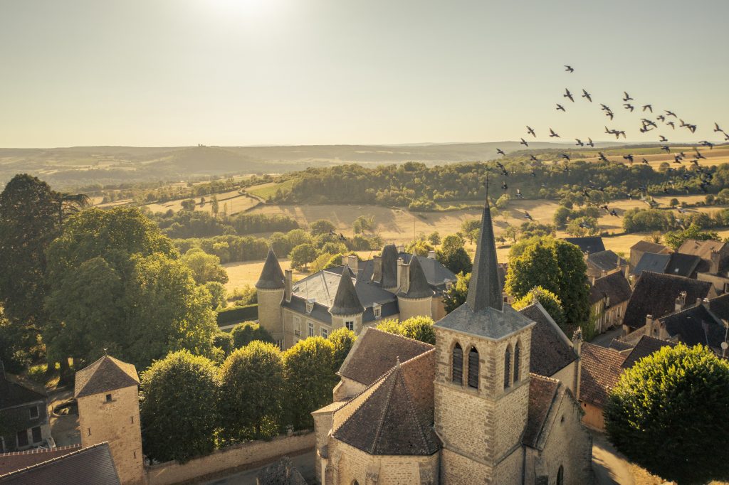 Location château du Belvédère de Vézelay en Bourgogne, domaine de 4,5 hectares pour mariage
